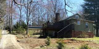 East AVL - Studio Apartment with Large Deck Gallery 1