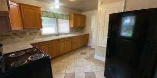 1238 E Page St | Springfield, MO 65804 COLLEGE PRE-LEASING – Close to MSU – Secure It Now Gallery 7