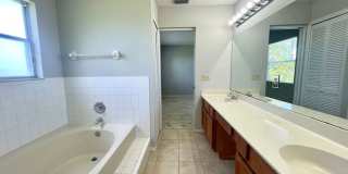 2642 Albion Avenue Gallery 36