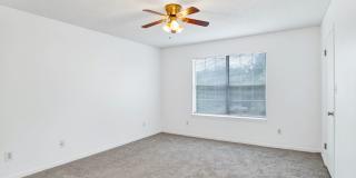 Spacious 2 Bed/2.5 Bath Townhome in POOL CONDO COMPLEX! Gallery 16
