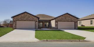 Big Creek Golf Course - 3 Bed 2 Bath Double Garage (Newer Construction) Gallery 1