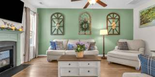 4 bedroom 2.5 bathroom home close to beaches, shopping, and Marine Corps Bases. Gallery 21