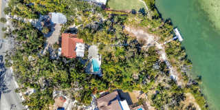 ALL THE CHARM! - Siesta Key 1+ acre on the Bay - 3 bed/ 2 bath pool home Gallery 64