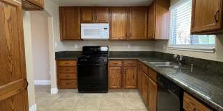 Beautiful 2 Story Home in The Seasons - SW- $2,400 + $2,400 Deposit Gallery 5