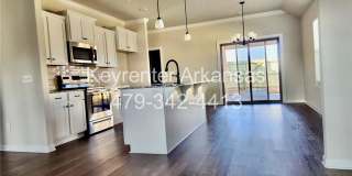 Modern 3‑Bed, 2‑Bath Home with Fenced Yard Gallery 5