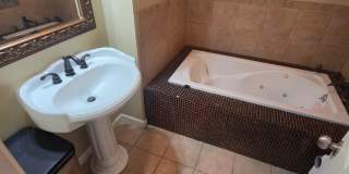 4 Bedroom 3.5 Bathroom Duplex Gallery 24