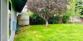 3BR single-level rancher in SE Bend with large fully-fenced backyard Gallery 27