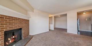 1 Bedroom Condo in Aurora Gallery 5