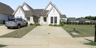 Charming 2 Bed / 2 Bath Cottage Living at Fox Chase Gallery 1