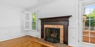 146 WASHINGTON Street Gallery 20