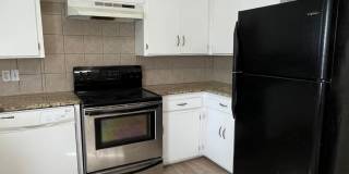3 bedroom near Riverside Parks Trail!! Gallery 6