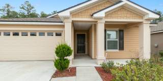 4 Bedroom Close to shopping and schools Gallery 1