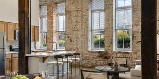 United Jewelers and Lee Hardware Apartments Gallery 12