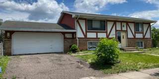 Northeast MPLS 4BD/2BA House! Attached Garage, Fenced Yard & Laundry! Avail. 8/1! Gallery 22