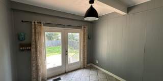 3 BR/ 2BA Central Gardens Bungalow Gallery 11