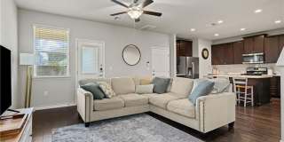 Newly Constructed, 4 BR / 3 BA Home - 2 Car Garage - Pool - Close to Mueller Gallery 1