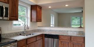 Beautiful and Modern 3 Bed 2.5 bath Home! Beautiful and Modern 3 Bed 2.5 bath Home! Gallery 4
