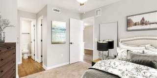 St. James Crossing Apartment Homes Gallery 16
