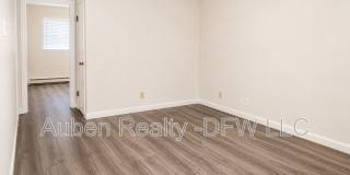 1910 N Alexander Street Gallery 8