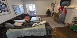 520 NE Maple St Gallery 18