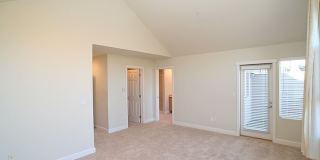 2bd/2.5ba Kirkland Townhome Gallery 12