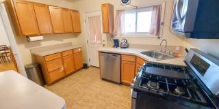 Charming and Sunlight 3BD, 1 BA in the Quaint DC Suburb of Mount Rainer, MD!!! Gallery 11
