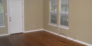 UT PRE-LEASE: North Campus 6 bed / 3 bath Remodel, High-End Kitchen Features SS Appliances, Wood Floors, Updated Bathrooms Gallery 7