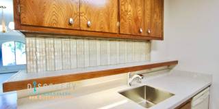 Spacious One Plus Bedroom Condominum off Broadway Terrace Gallery 20