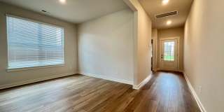 5 Bed, 3.5 Bath Home w/ 2 Car Garage in Harvest Point Gallery 4