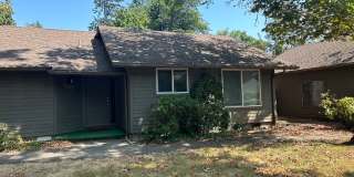 Updated 2 bedroom 2 bath duplex with garage! Gallery 1