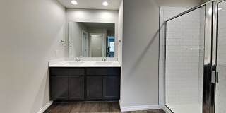 Spacious 4 Bedroom 2 Bathroom Home in Mustang Schools Gallery 9