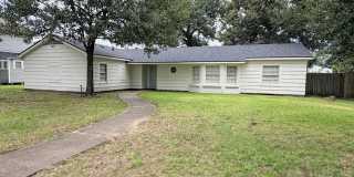 Cozy 3 bedroom, 2 bathroom home in Lake Charles Gallery 1