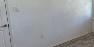 Minutes to U of A Duplex Gallery 19