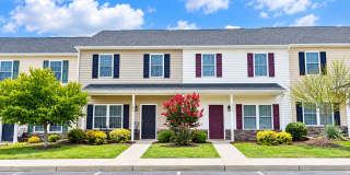 3 Bedroom, 2.5 Bath Two Level Townhouse Gallery 1