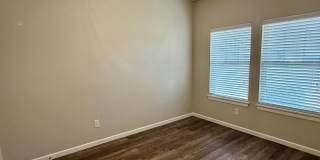 Large 3 Bed, 2 Bath in Beautifully Well-Maintained Neighborhood Gallery 15