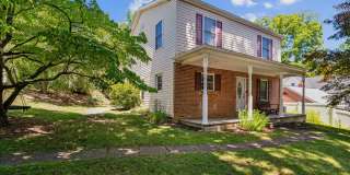 Cozy 3BE/2.5BA Colonial in Takoma Park with screened porch! Gallery 4