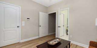 Stylish 3-bedroom townhome in Vermillion in Hustersville Gallery 5