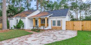 Stunning Summerville Rental FULLY Renovated with Screened in porch!! Gallery 1