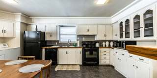 Cute midcentury modern home in central Lubbock! Gallery 11