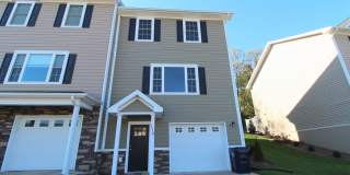 Spacious End-Unit Townhome in Crescent Ridge Gallery 1