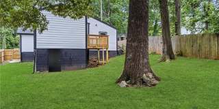 Room in 3 Bedroom Home at Peeples St SW Gallery 20