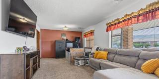 Spacious 3 bedroom 2 bath home with Solar Panels Gallery 20
