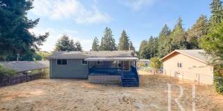 Spacious Port Orchard Split-Level with A/C, Two Living Areas & Fenced Backyard Gallery 26