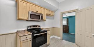 Ideal for Medical Professionals & Students – Spacious 5BR Near Downtown Gallery 14