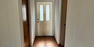 East- 3 bedroom/ 2 bathroom home with sparkling pool! Gallery 21