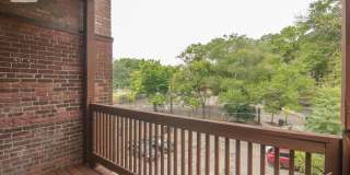 Charming 3 Bedroom-No Broker Fee Gallery 9