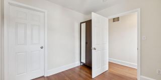 1814 E PRATT Street Gallery 29