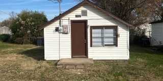 1 Bedroom, 1 Full Bathroom House - Within walking distance of Downtown Springdale Gallery 1