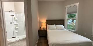 406 E 6th St - 4 Bed/4 Bath - Fully Furnished - Located Right By Kirkwood! Gallery 12