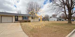 2-Bedroom Duplex in Green Bay – Spacious Yard & Garage! Gallery 1